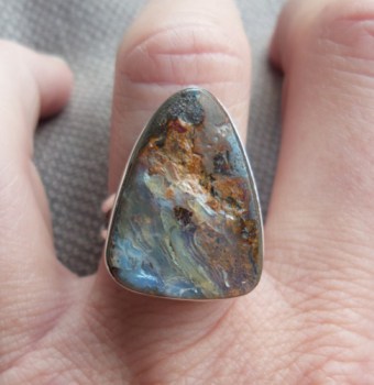 Zilveren ring gezet met Boulder Opaal maat 17.3 mm